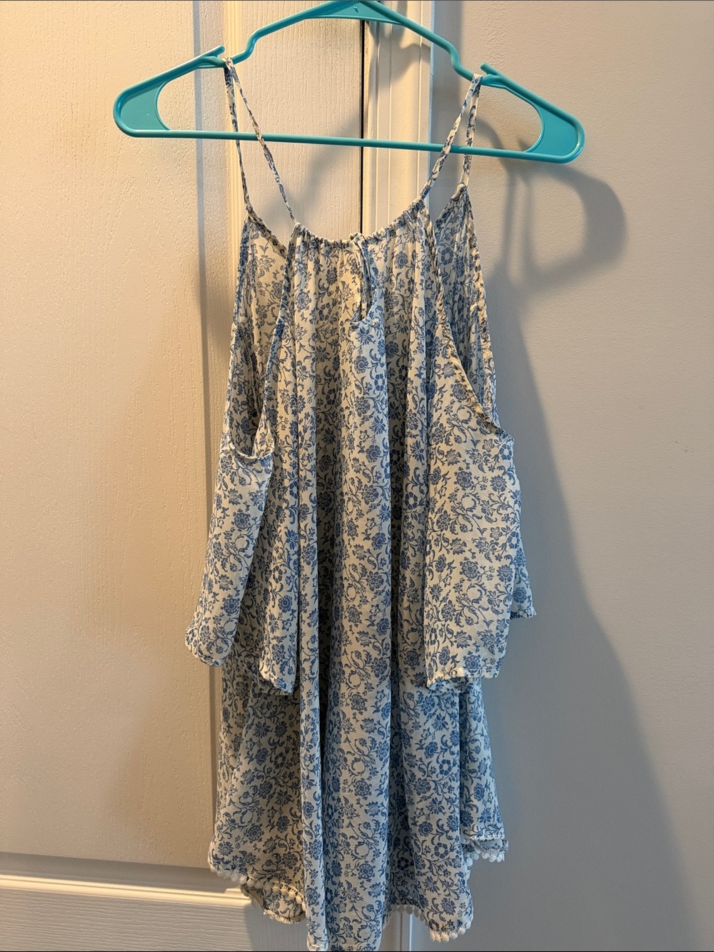 Francesca's Collections Blue Floral Spaghetti-Strap Top